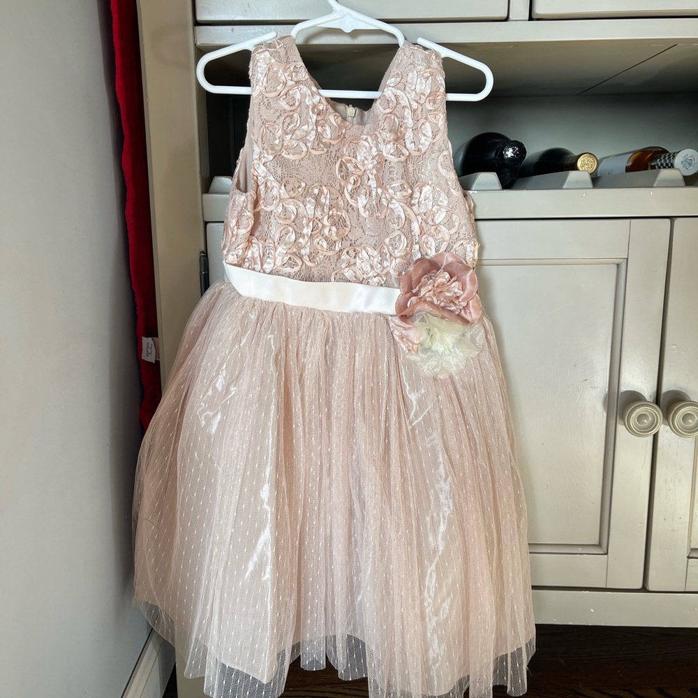 Formal dress - Picture 1 of 1